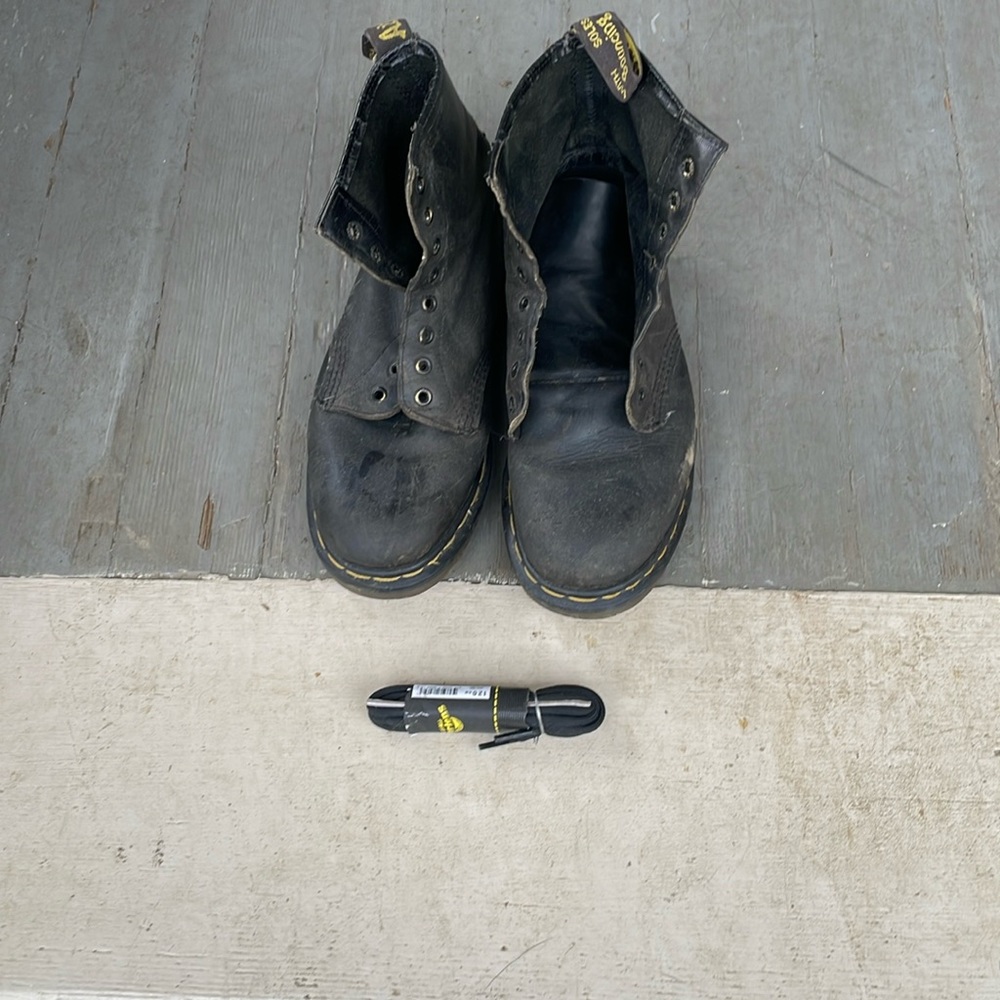 Dr Marten’s classic boot, size 7.5 US/38 EU